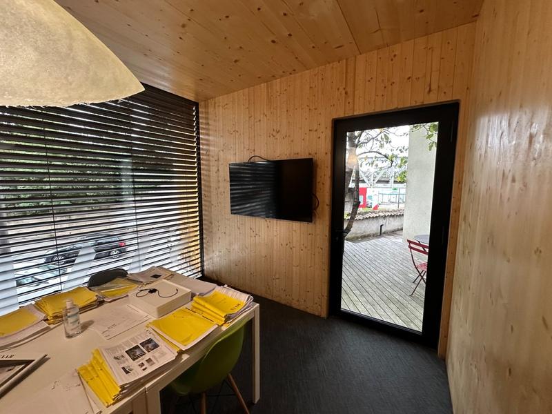 Local d'activité / Entrepôt - 125 m² - 6 pièces