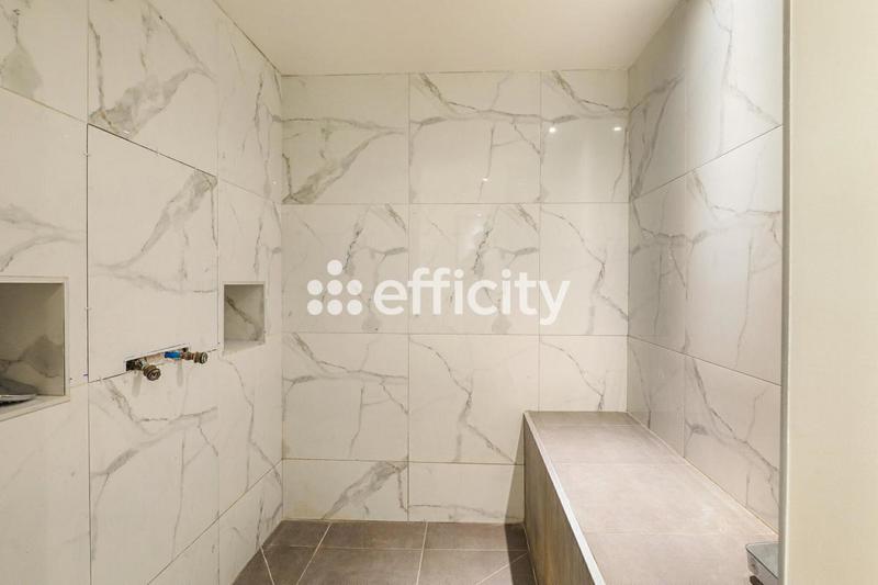 Loft - 196 m² - 5 pièces