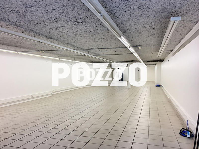 Local commercial - 328 m² - 2 pièces