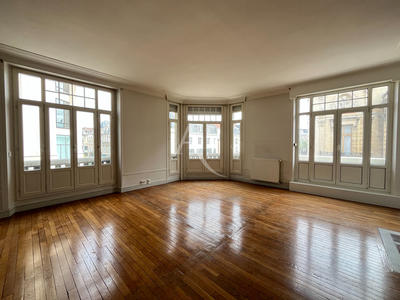 Appartement - 115 m² - 5 pièces