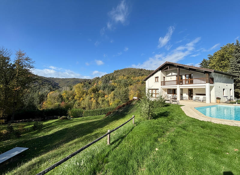 Maison - 200 m² - 5 pièces