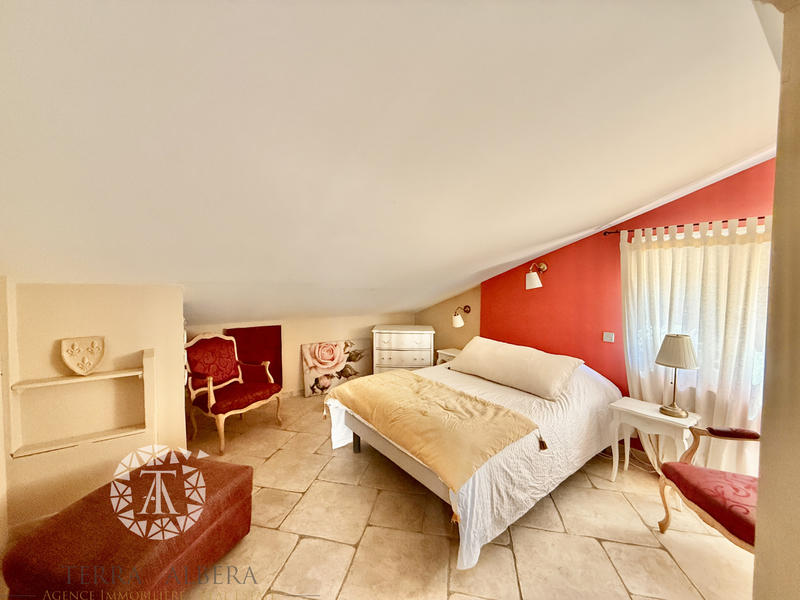 Villa - 254 m² - 10 pièces