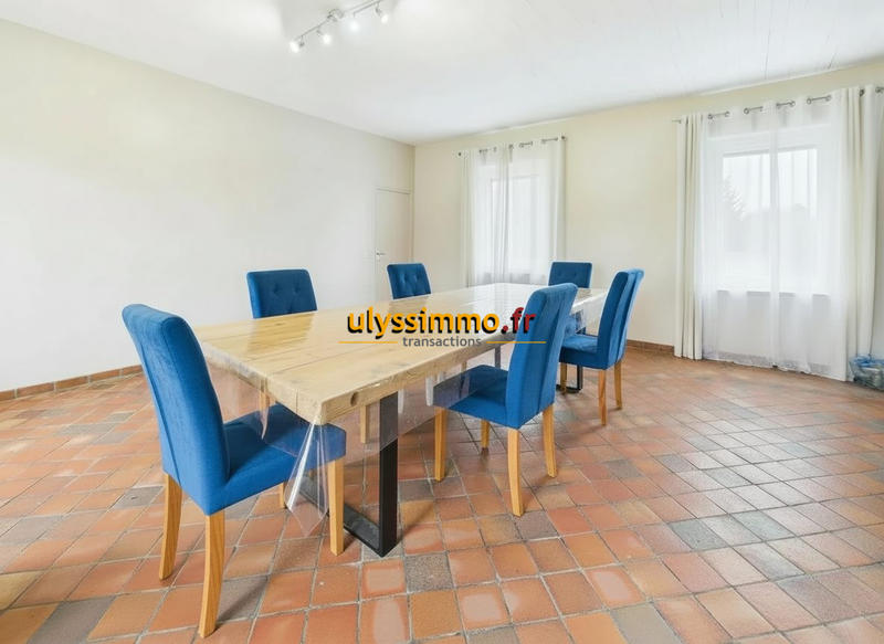 Maison traditionnelle - 201 m² - 8 pièces