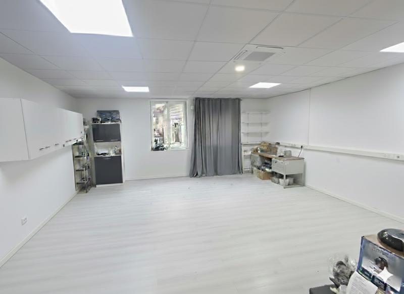 Local commercial - 90 m² - 3 pièces