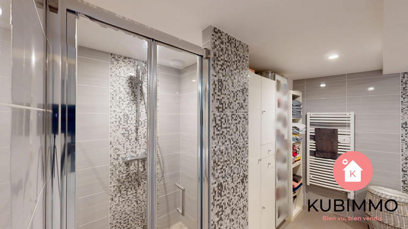 Maison - 230 m² - 9 pièces