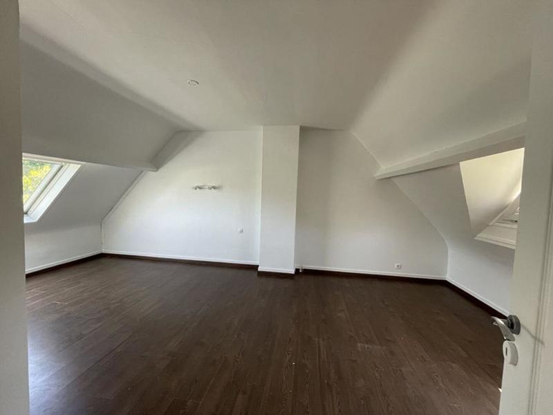 Maison - 240 m² - 8 pièces