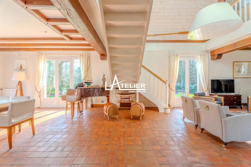 Propriété - 310 m² - 9 pièces