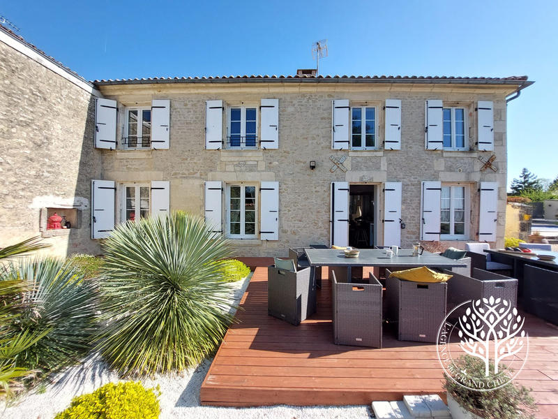 Maison ancienne - 214 m² - 8 pièces