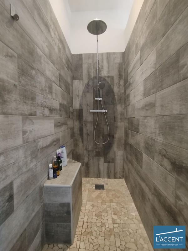 Maison - 210 m² - 6 pièces