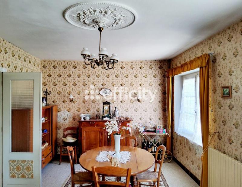 Maison - 230 m² - 5 pièces