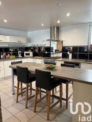 Maison - 180 m² - 5 pièces