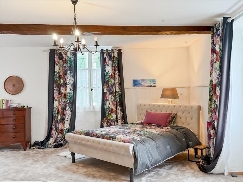 Maison - 387 m² - 8 pièces