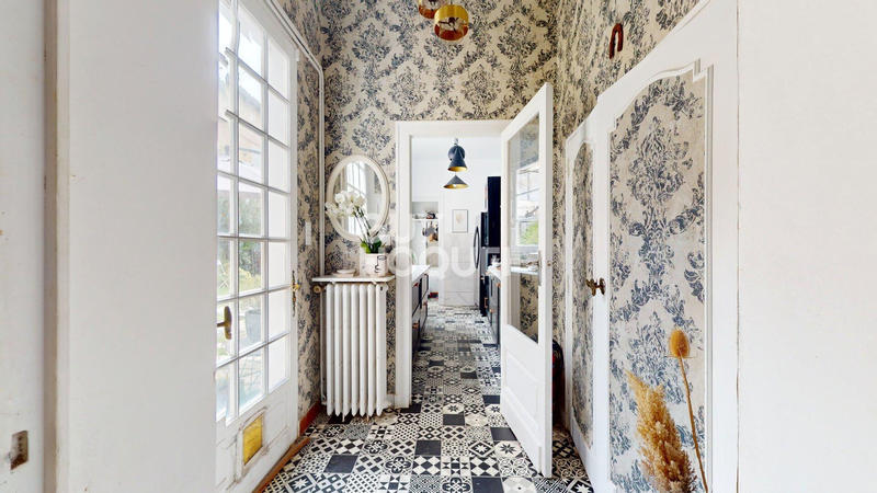 Maison - 270 m² - 10 pièces