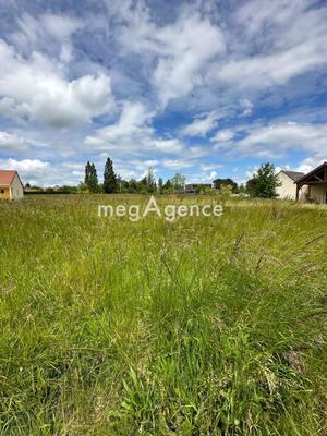 Terrain constructible - 708 m²