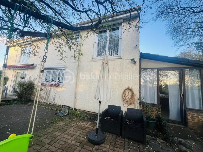 Maison - 140 m² - 6 pièces