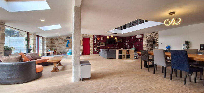 Maison - 320 m² - 8 pièces