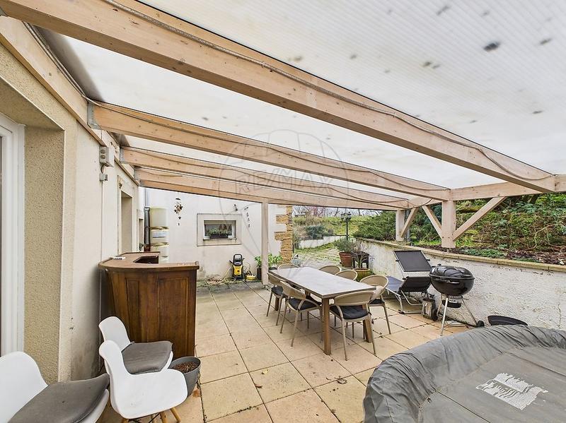 Maison - 284 m² - 9 pièces