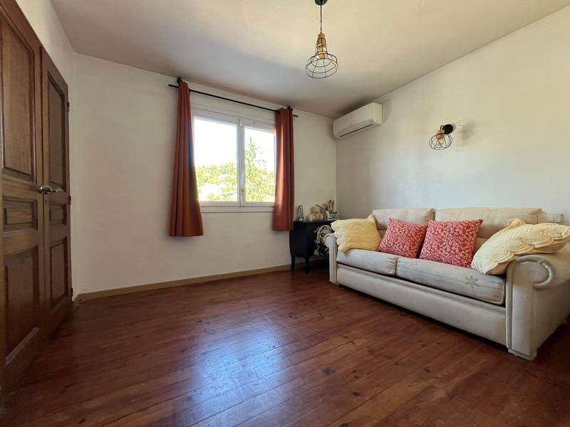 Maison - 215 m² - 6 pièces