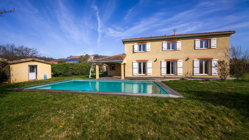 Maison - 234 m² - 7 pièces