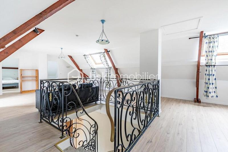 Propriété - 453 m² - 9 pièces
