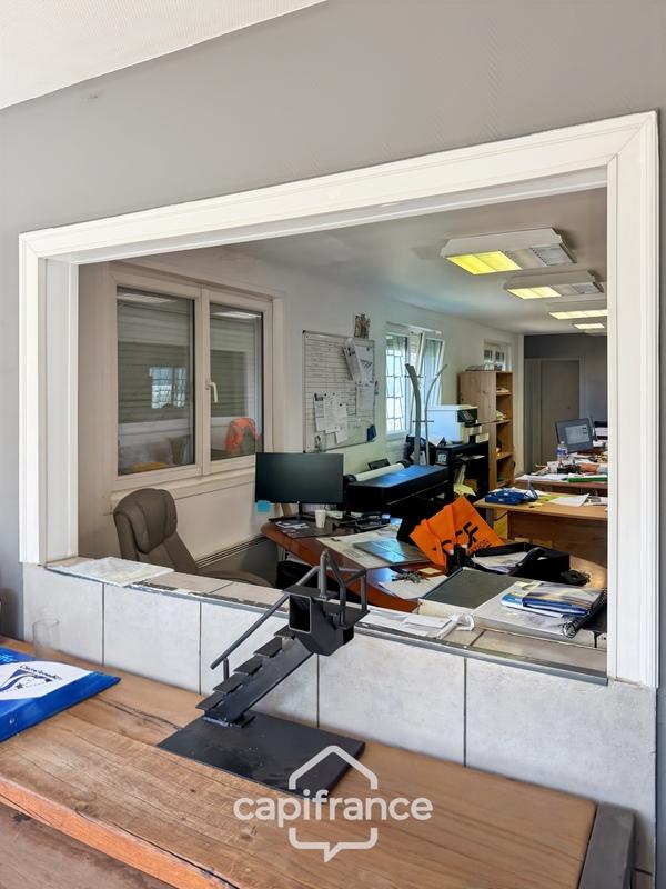 Bureau - 2 500 m² - 2 pièces