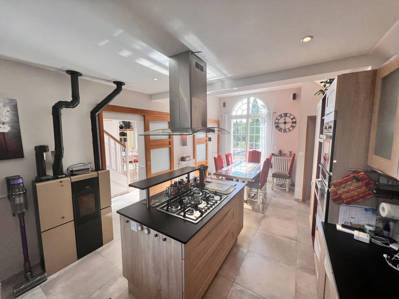 Maison - 320 m² - 9 pièces