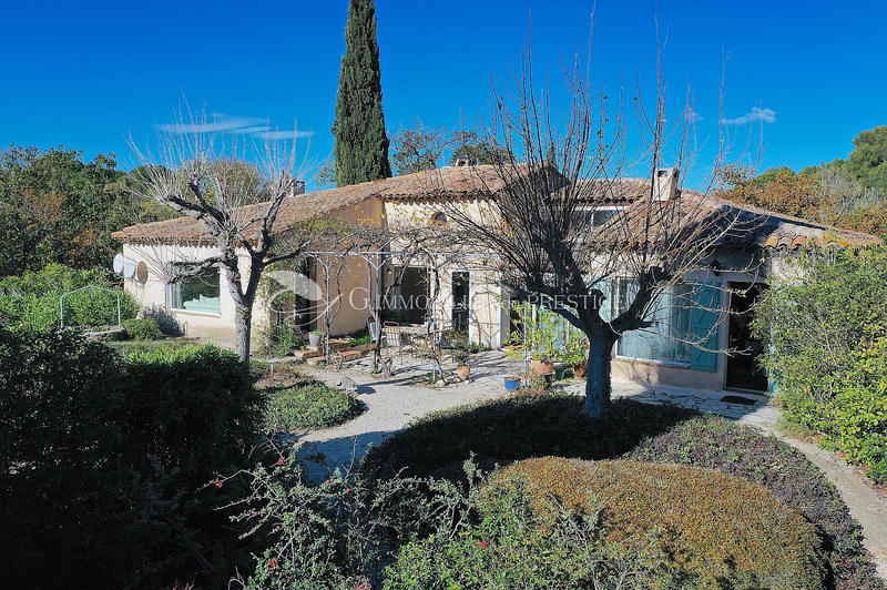 Mas - 400 m² - 14 pièces