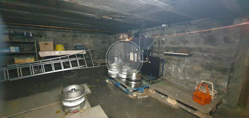 Local commercial - 97 m² - 4 pièces