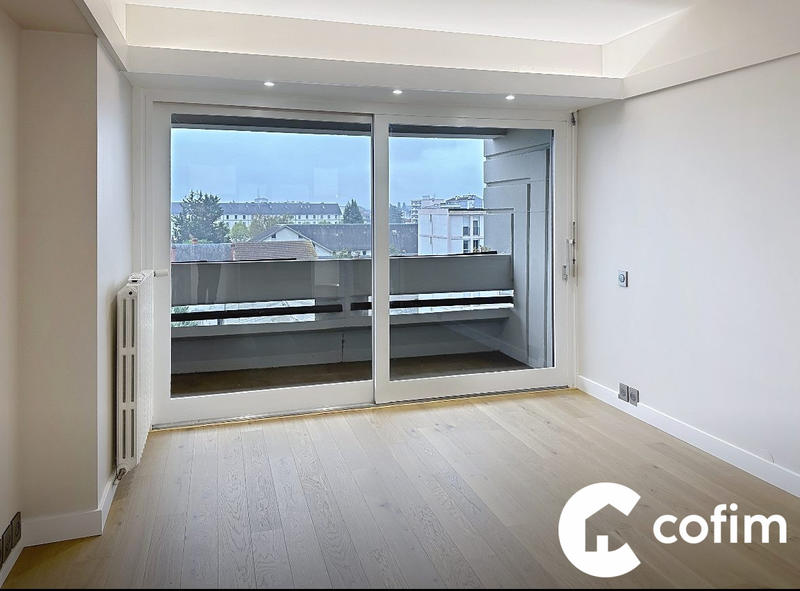 Appartement - 160 m² - 8 pièces