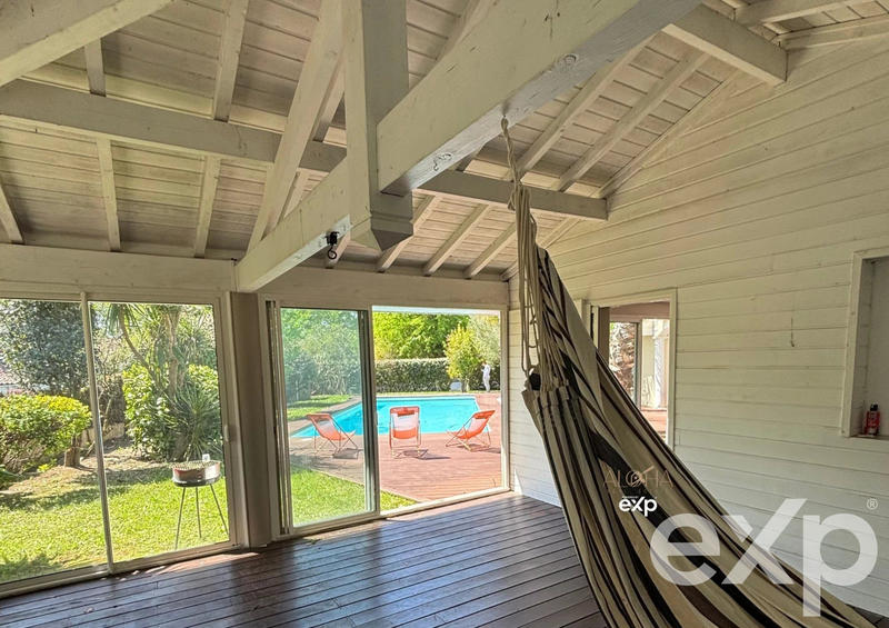 Villa - 255 m² - 8 pièces