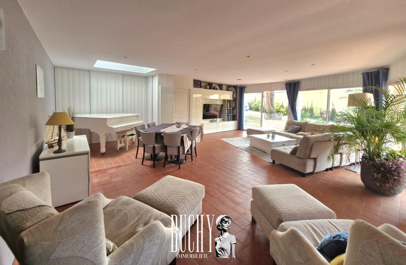 Maison - 194 m² - 10 pièces