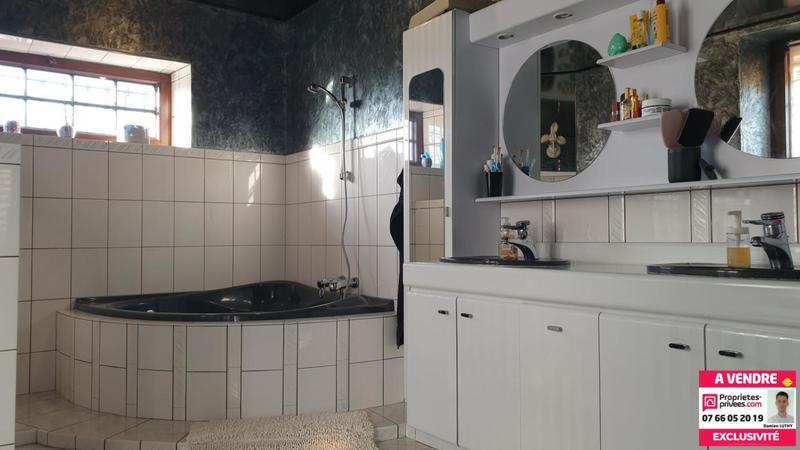 Maison - 212 m² - 8 pièces