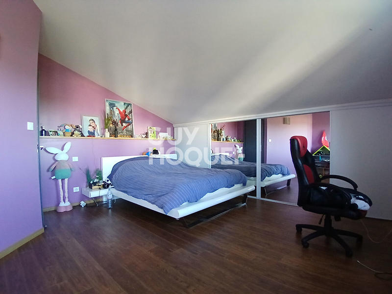 Maison - 250 m² - 6 pièces