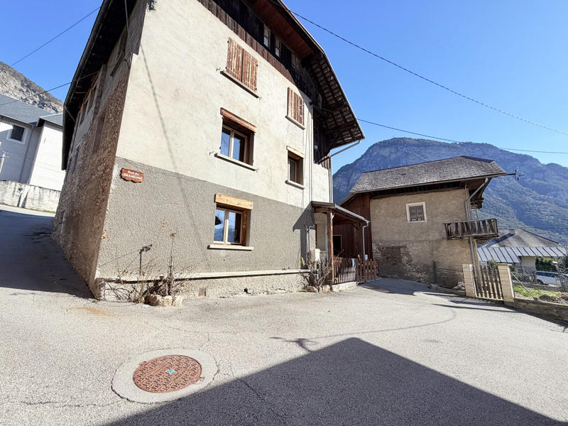 Maison - 324 m² - 5 pièces