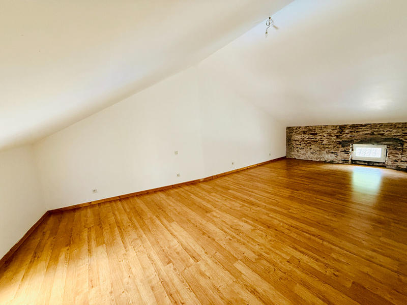 Maison - 228 m² - 9 pièces