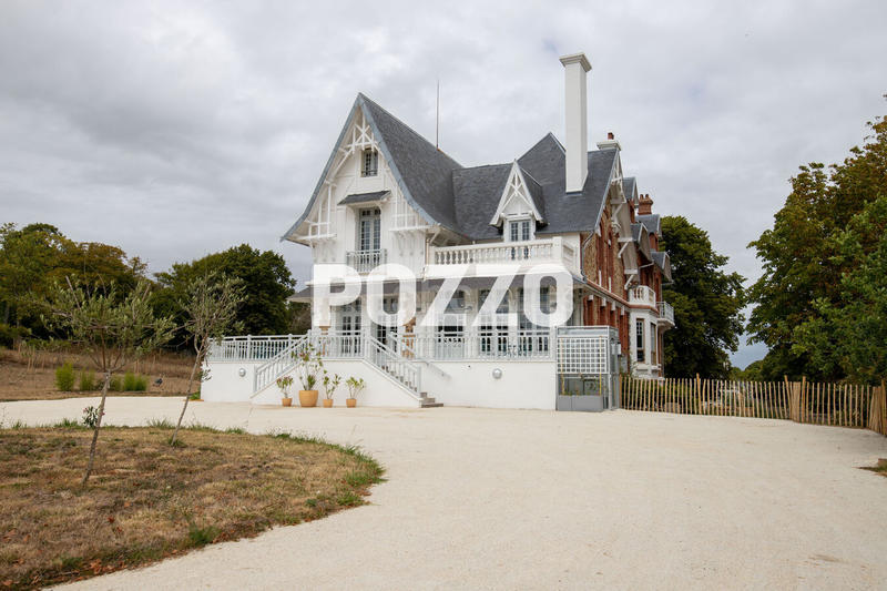 Maison - 700 m² - 15 pièces