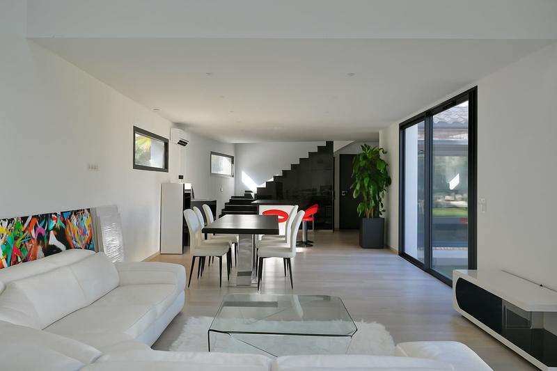 Villa - 344 m² - 6 pièces