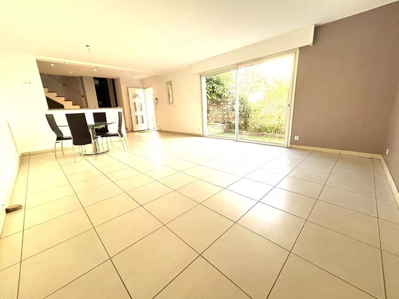 Maison - 122 m² - 5 pièces