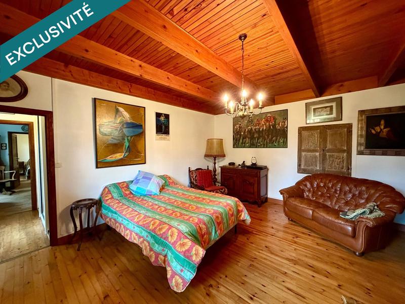 Maison - 210 m² - 12 pièces