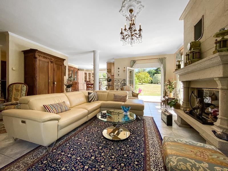 Maison - 224 m² - 9 pièces