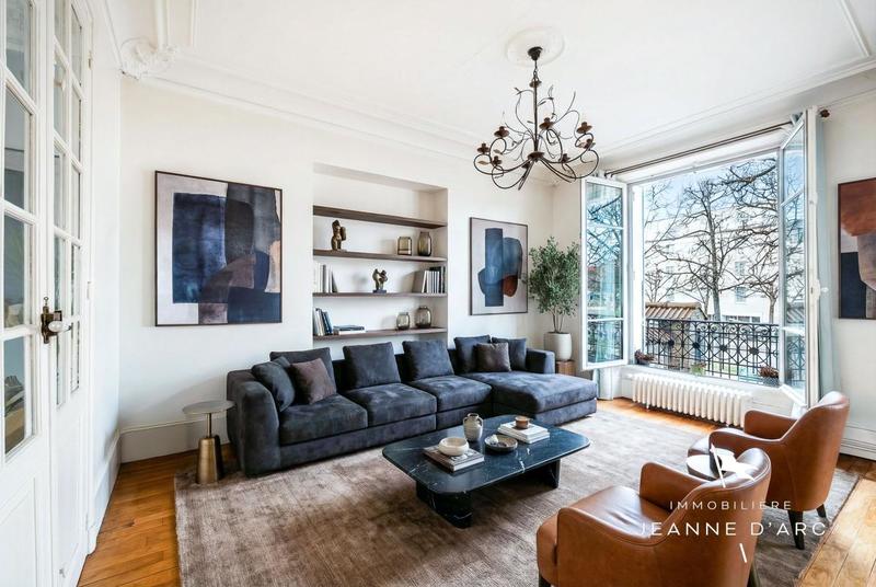 Maison - 238 m² - 8 pièces