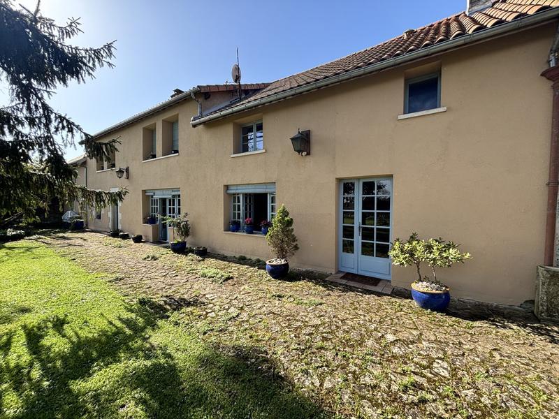 Maison - 254 m² - 8 pièces