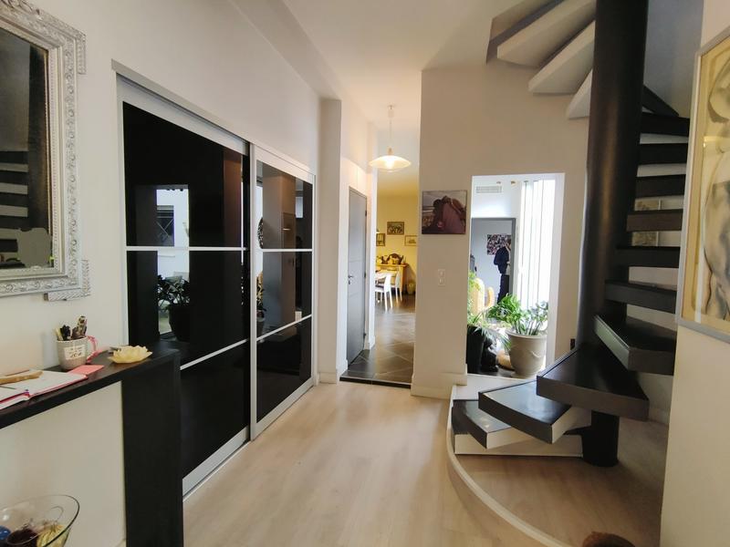 Maison traditionnelle - 187 m² - 6 pièces