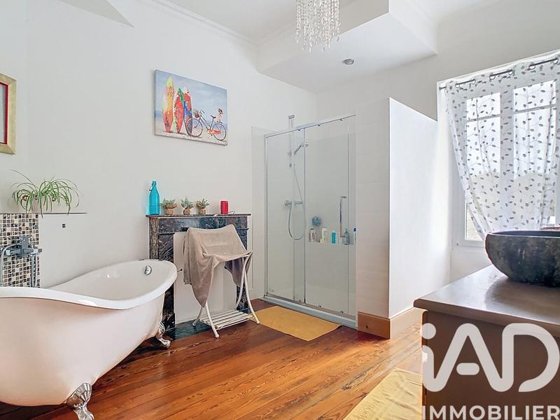 Maison - 285 m² - 9 pièces