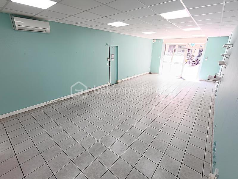 Local commercial - 71 m² - 3 pièces