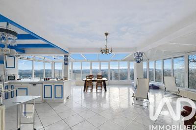 Maison - 140 m² - 8 pièces