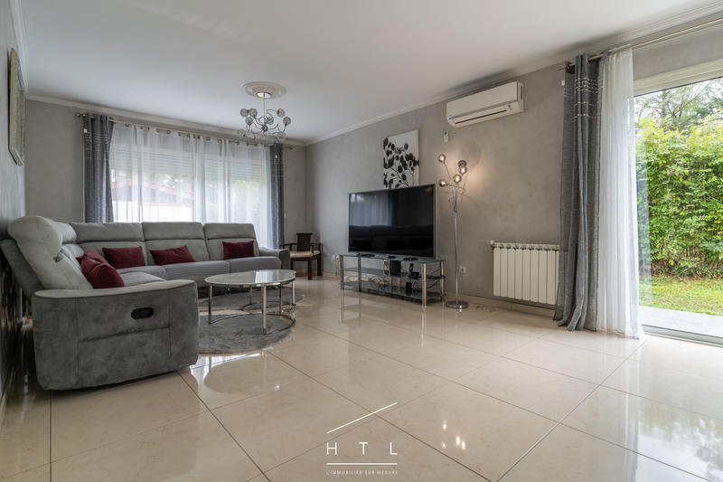 Maison - 215 m² - 7 pièces