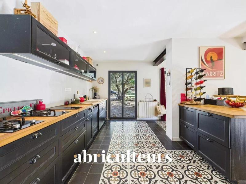 Propriété - 252 m² - 8 pièces