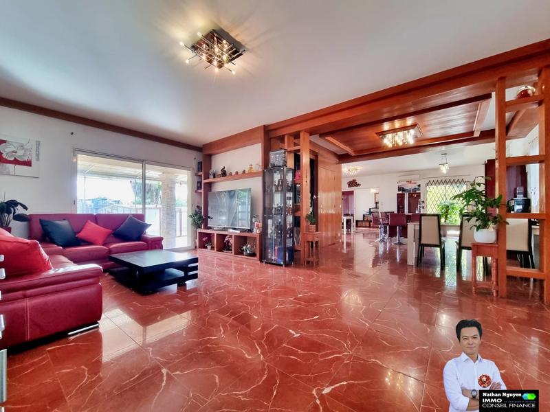 Maison - 181 m² - 8 pièces