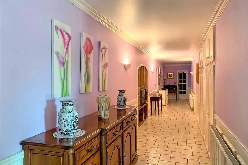 Maison - 460 m² - 14 pièces